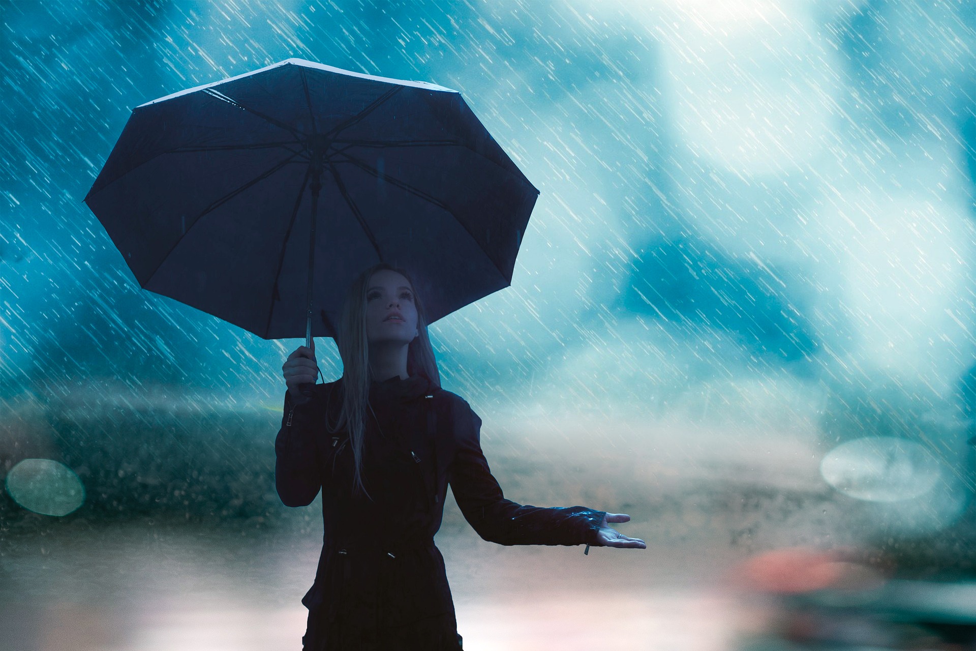 Дождь без перерыва. Девушка с зонтом. Девушка под дождем. Девушка с зонтом под дождем. Человек с зонтом под дождем.
