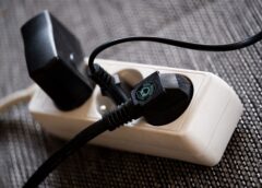 You should always unplug these 3 devices at night – everyone has them at home