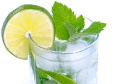Lemon water: the healthy freshness kick