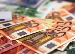 Is cash threatened with extinction?