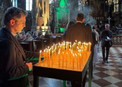 For the victims and survivors of the violent act in Graz:  Sea of lights and commemoration in Vienna’s St. Stephen’s Cathedral