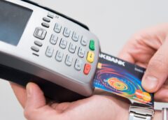 How much tip should you give abroad?
